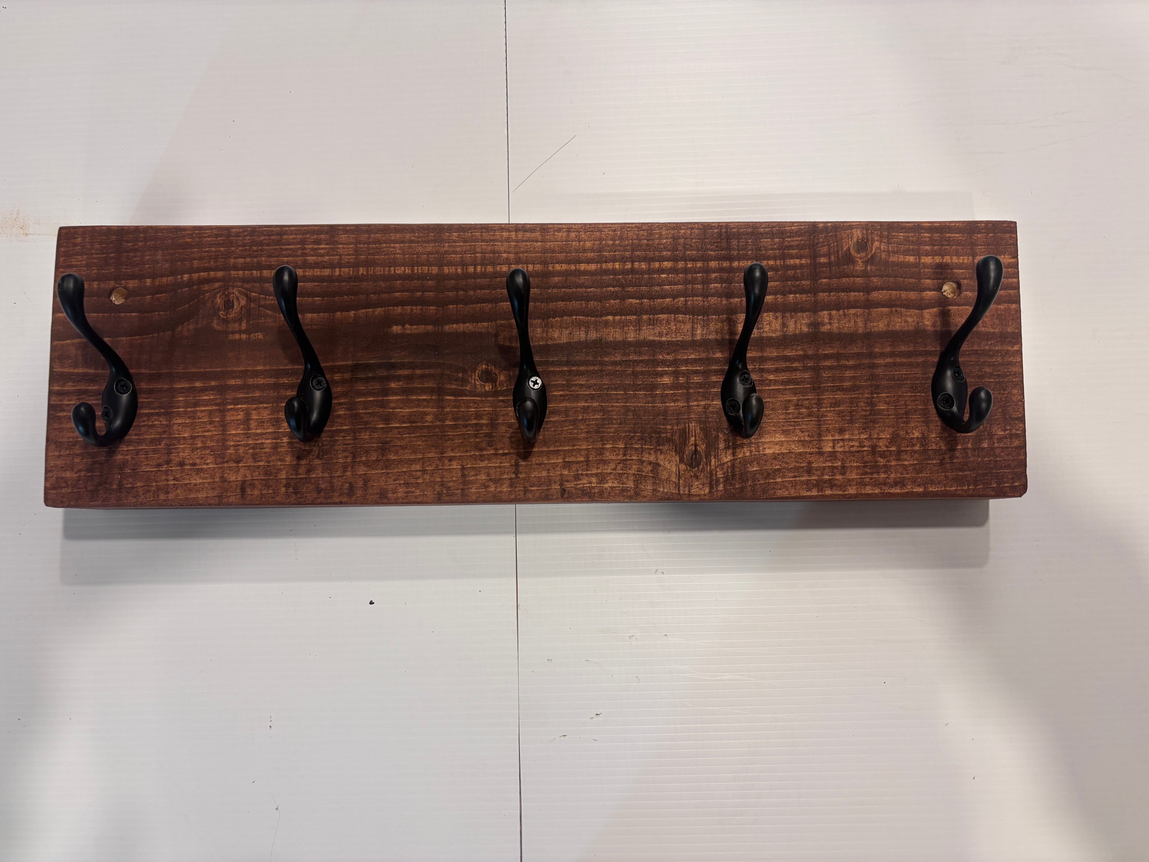 Porte manteau sur une poutre