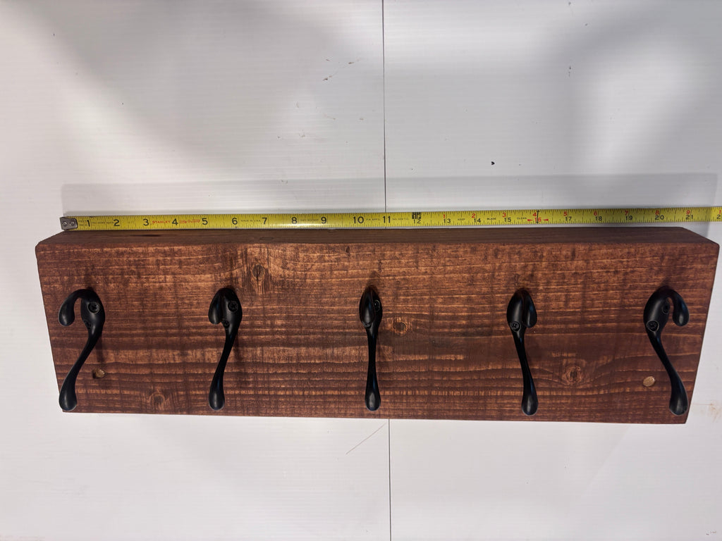 Porte manteau sur une poutre