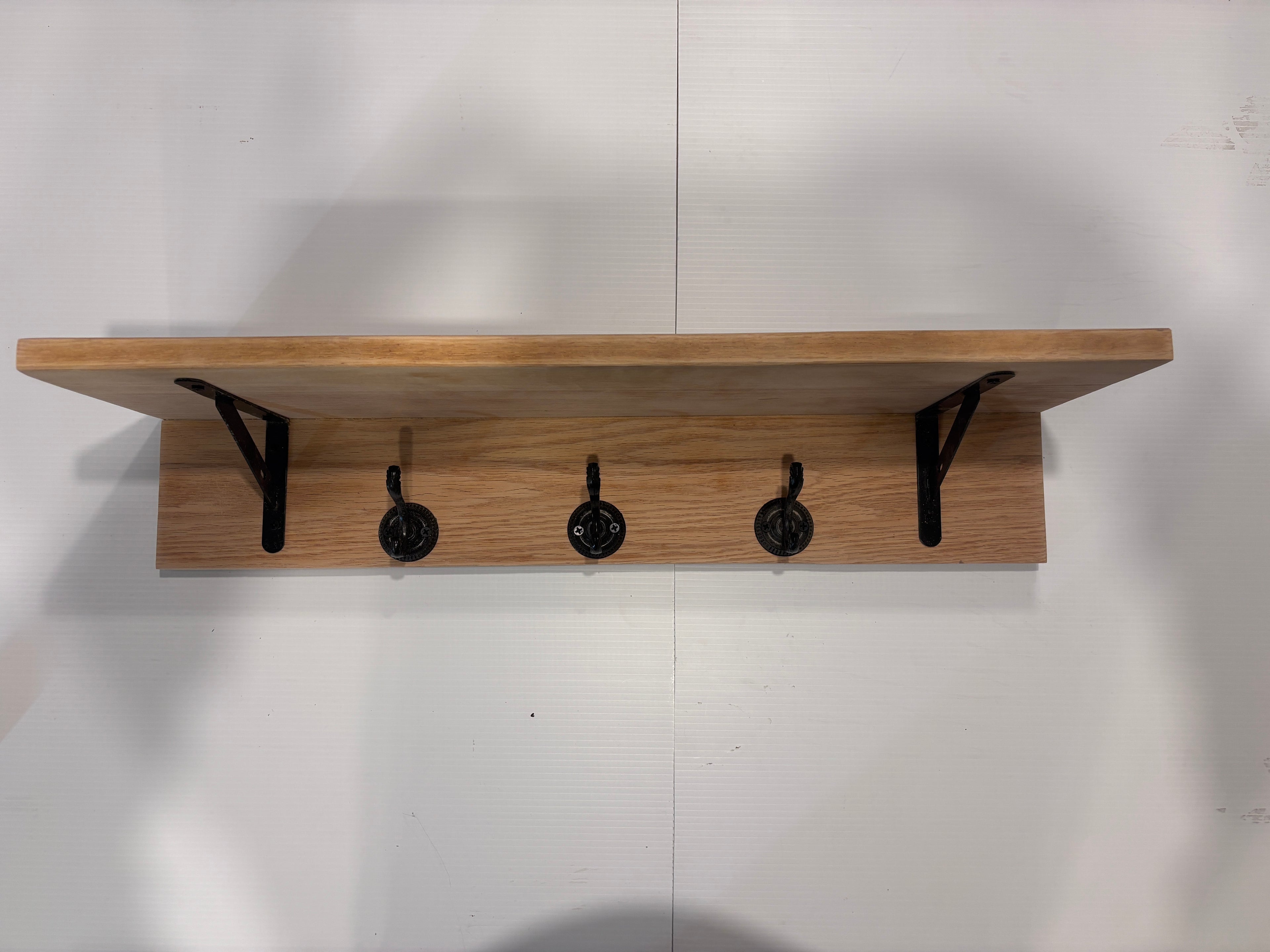 Tablette et porte manteaux en chêne
