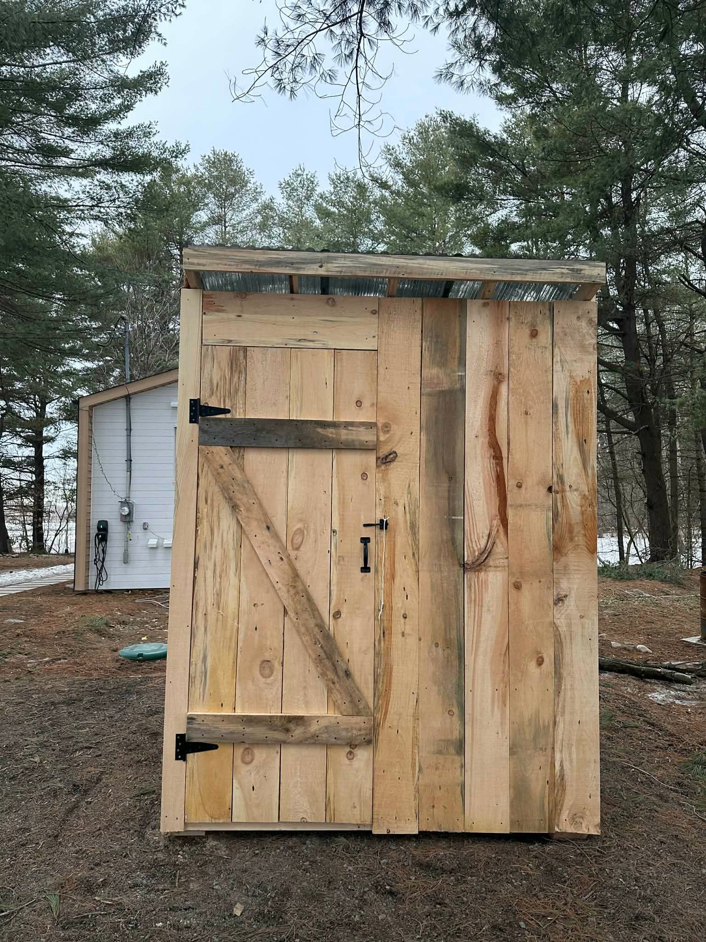 Abris 6x6 pieds fermer avec porte