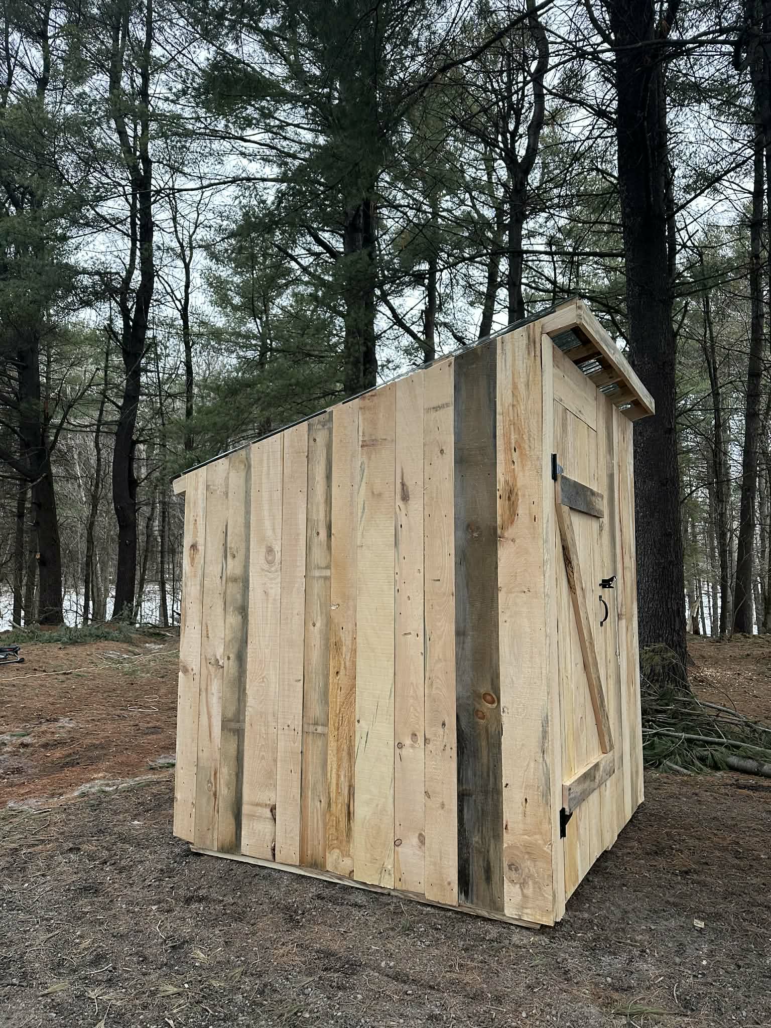 Abris 6x6 pieds fermer avec porte